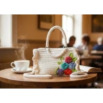 حقيبة يد كروشية أوف وايت مزينة بالزهور